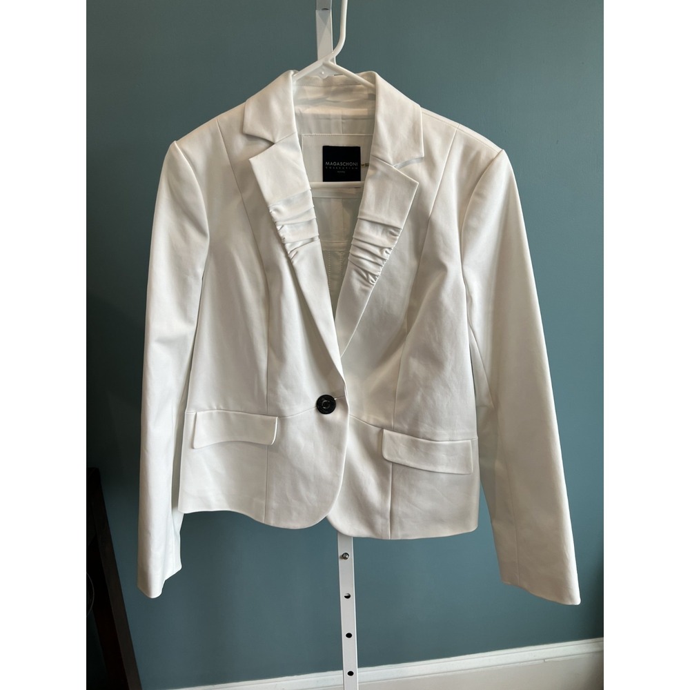 Magaschoni Collection women's blazer Sz 12P white beautifully tailored worn once